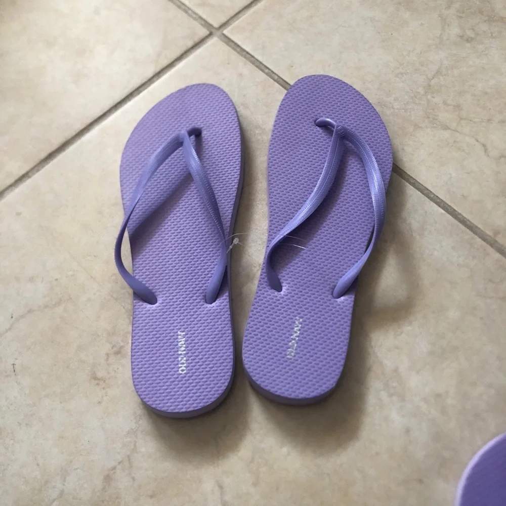 NEW Old Navy Women’s Lavender Flip Flop Sandals - Casual Beach Slides
